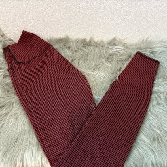 FINAL Price! ALO Yoga Burgundy and Black Houndstooth Leggings - Picture 1 of 4